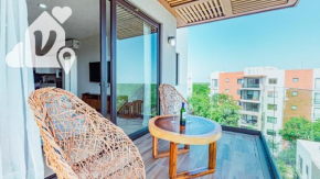 LUXURY & SPACIOUS CONDO 
